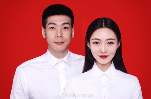cba任駿任俊飛飛為什么叫二飛</h2>

<p>　　任駿飛出生于1990年，他還有個雙胞胎哥哥叫任駿威，所以家里人都叫他們大威和二飛。任駿飛的哥哥也是一名駿飛職業(yè)球員，但是兩個人效力的球隊不一樣，兩個人以前的時候不是經(jīng)常溝通，現(xiàn)在長大了成熟了，兩個人在賽前賽后會經(jīng)常溝通交流，互相探討打球心得，平時有什么問題也會經(jīng)常通過微信或者電話交流。雙胞胎一起打球確實也是非常罕見的事情，一家有兩名職業(yè)籃球運動員也是一雙胞胎件非常驕傲的事情吧。</p>

<p>　　任駿飛女友王圣資料照片<img alt=