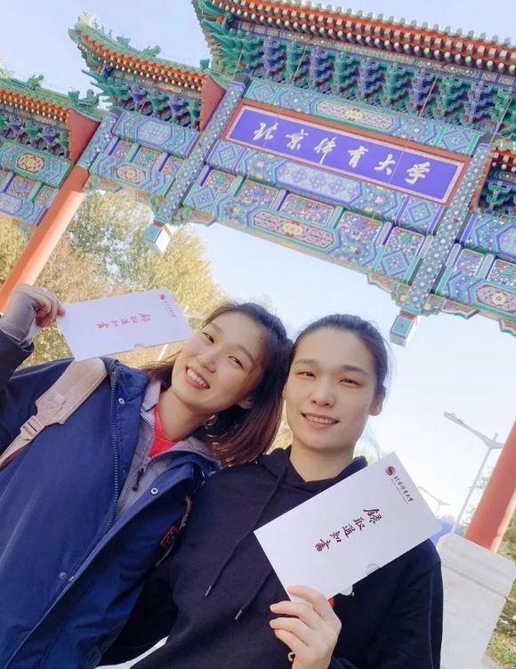 中国女排朱婷的学历(王牌朱婷攻读硕士，女排都是高学历，又能竞技又能钻研)