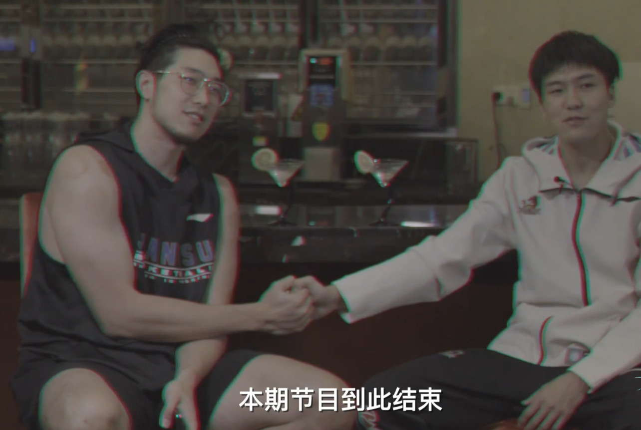 为什么nba球员打招呼(CBA球员强行NBA范儿？东施效颦，技术不咋样，击掌、rap有一套)