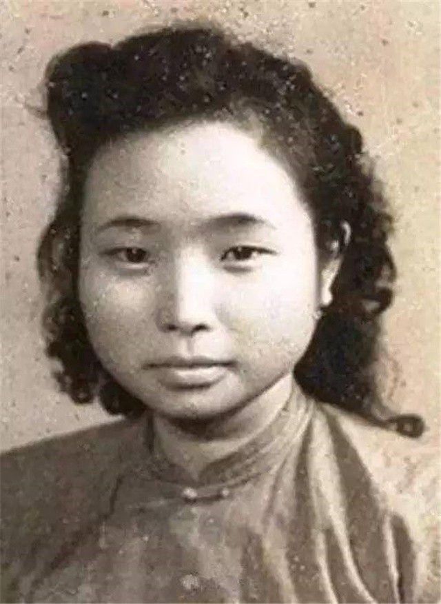 1953年乡村教师被判死刑，行刑前委屈大喊：我为江姐做过很多事