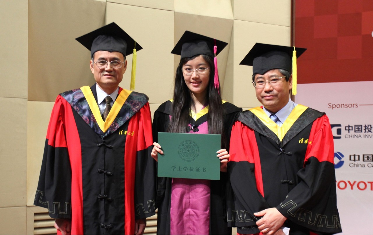 贫穷不是遮拦高贵的方式，一张清华大学的“偷拍照”，诠释了真相