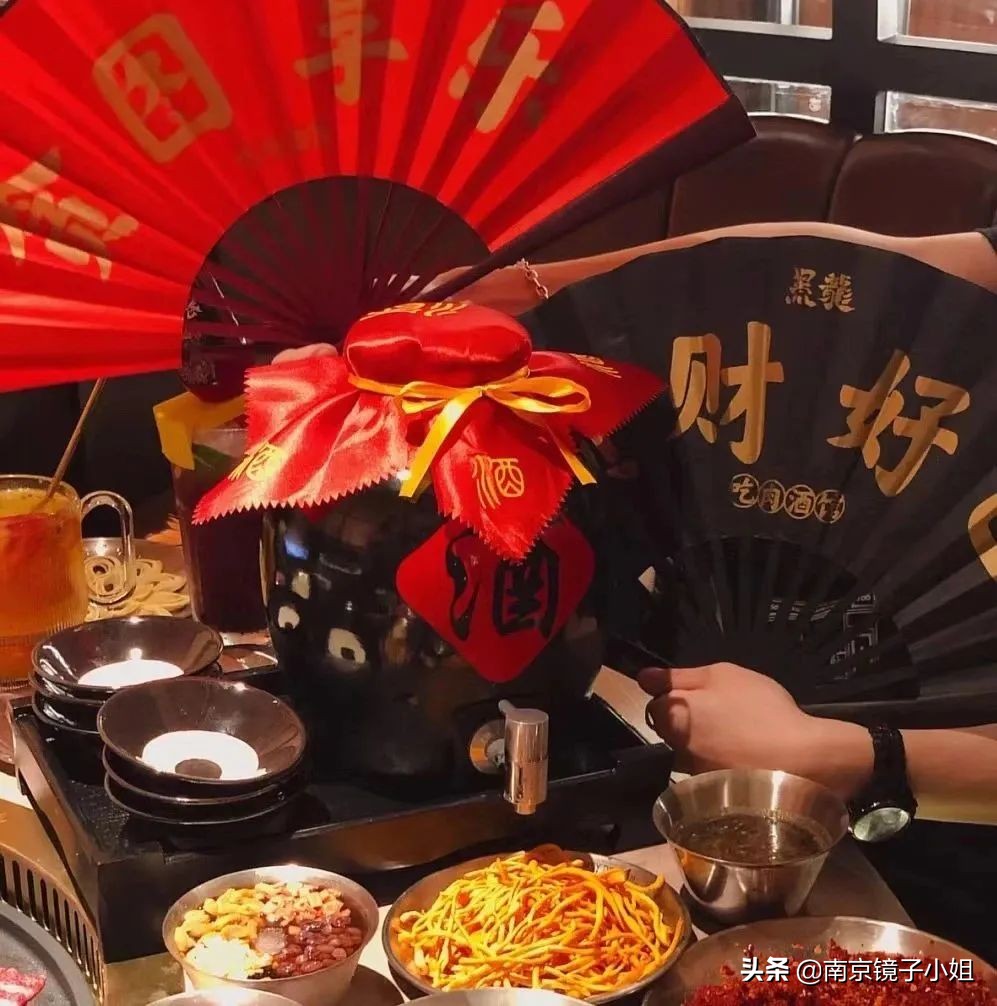 ⎾黑龙吃肉酒馆⏌新晋潮人打卡地，涮+烤+酒馆一站式嗨体验