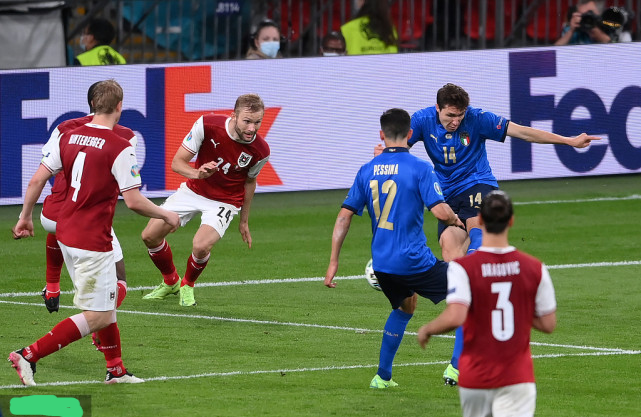 丹麦替换哪个球队参加欧洲杯(4-0！丹麦进8强送大圣回家，童话时隔29年又重演，意大利2-1晋级)
