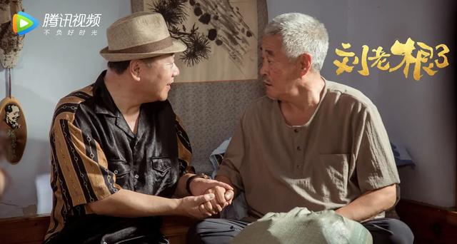 《卖拐》被砍4分钟见证兄弟情，潘长江却说与赵本山合作很可怕？