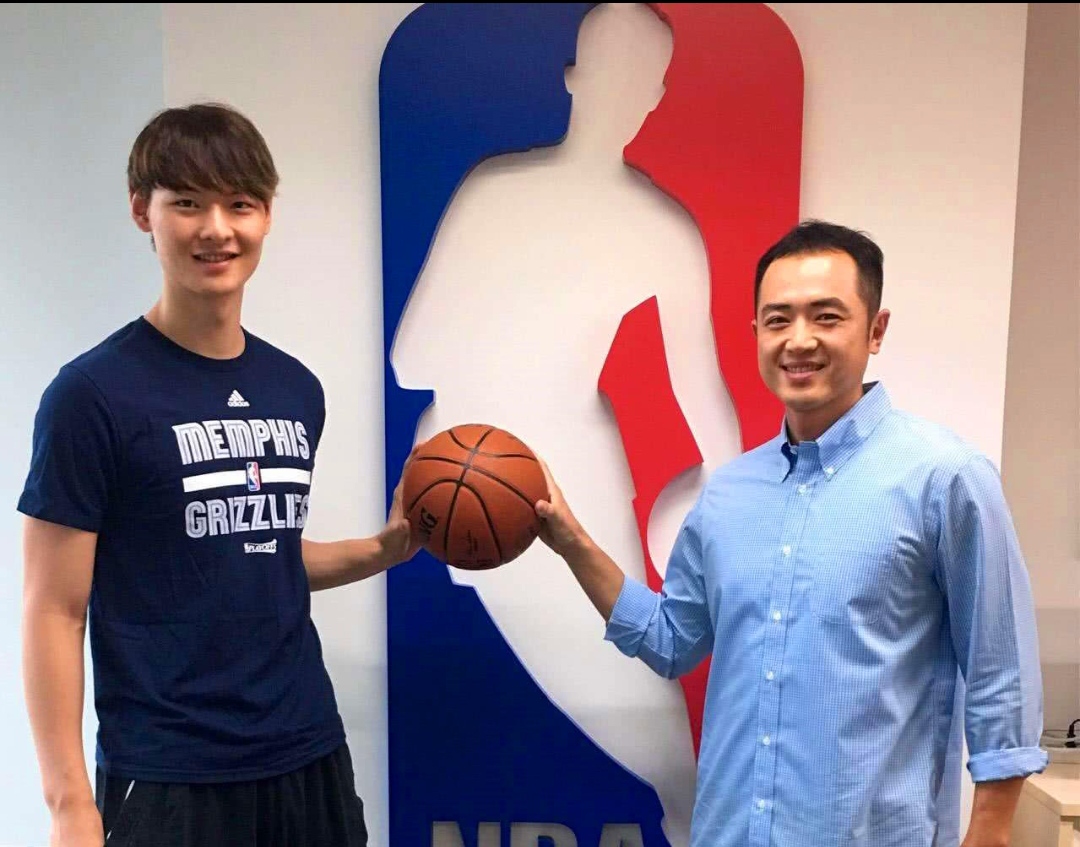 为什么每一场nba有球员带麦(别小看NBA次轮签的作用，mvp约基奇来告诉你它的重要性)