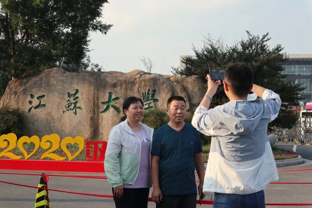 萌新你好 | 终于等到你！2020江苏大学新生报到现场直击