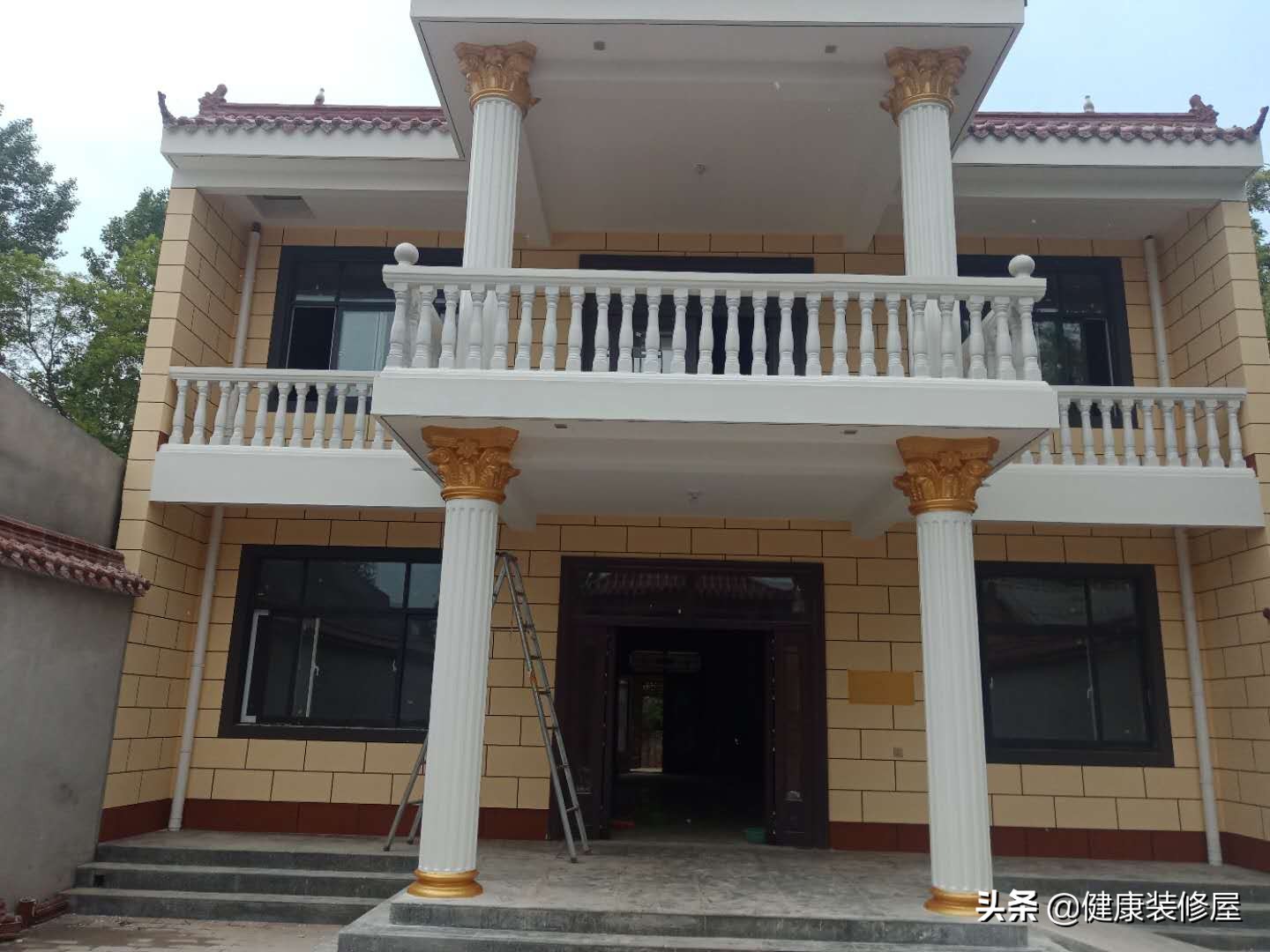 真石漆要想做的漂亮，就看怎么去分格，那么分格不懂处理怎么办
