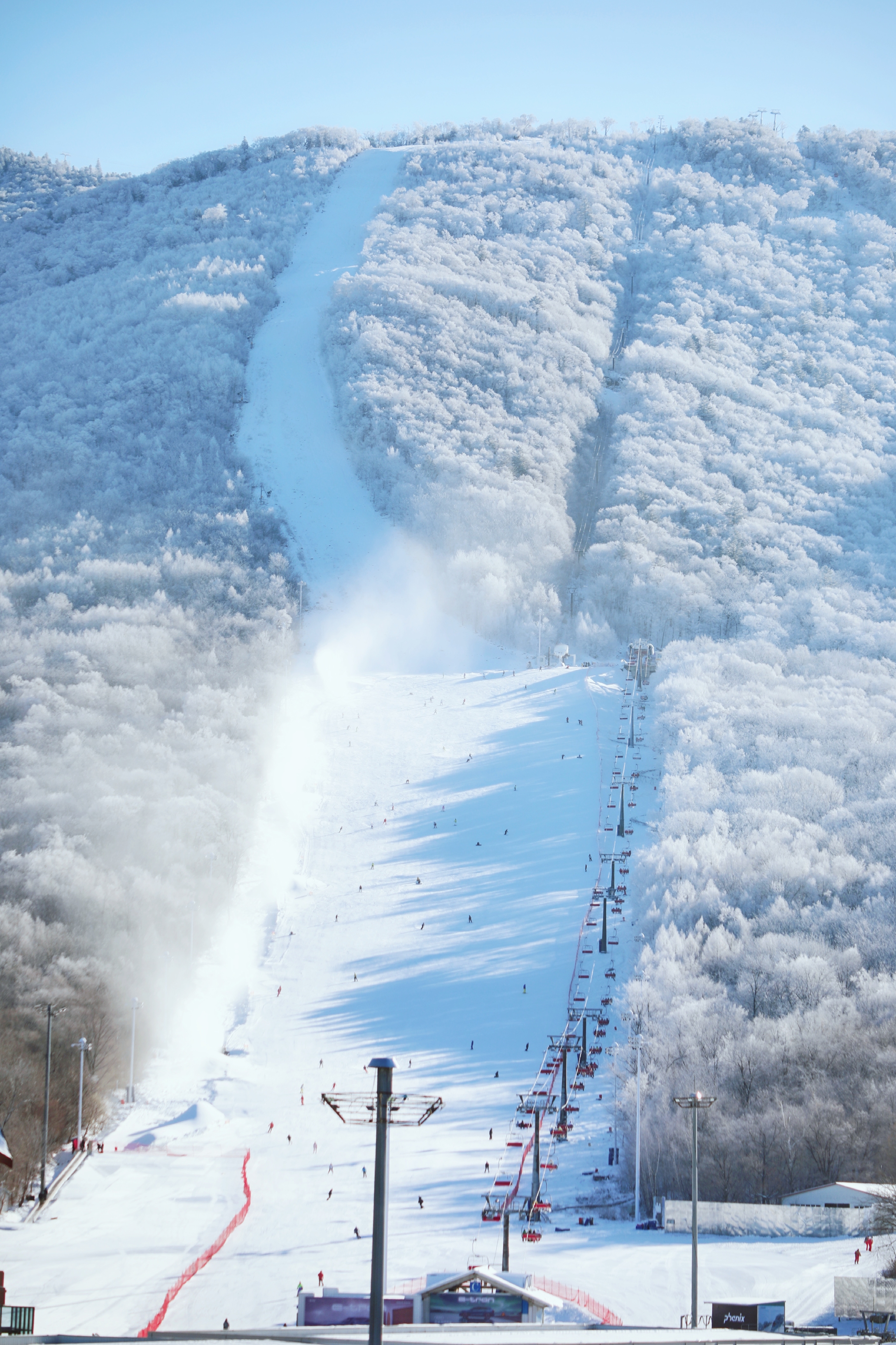 吉林滑雪场哪个最好玩(今年冬季吉林滑雪异常火爆,吉林四大滑雪场游客