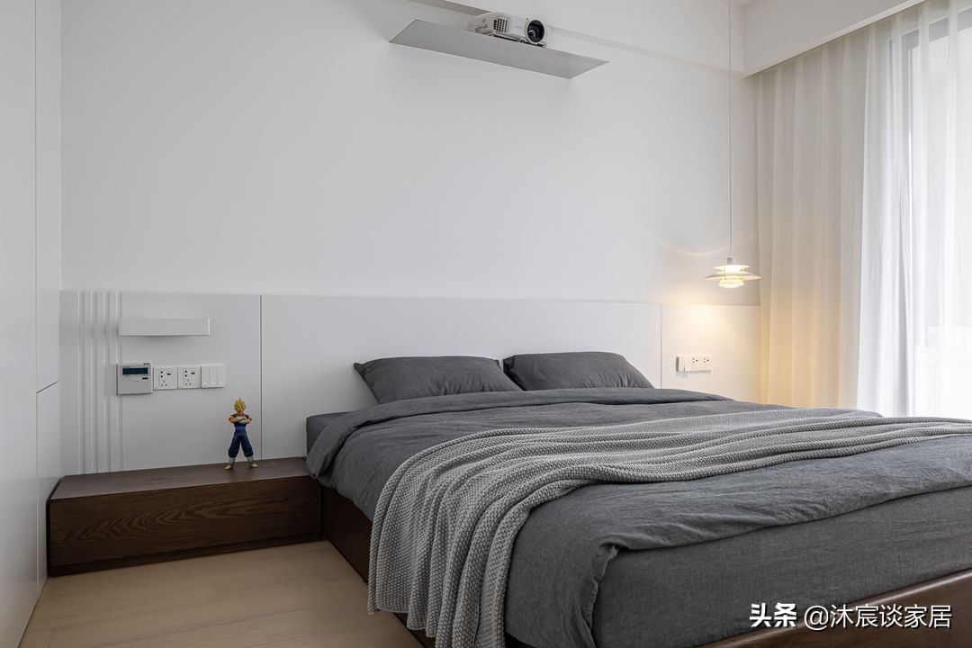 发现一套简洁大方的家，全屋没有一丝多余装饰，真是越简单越高级