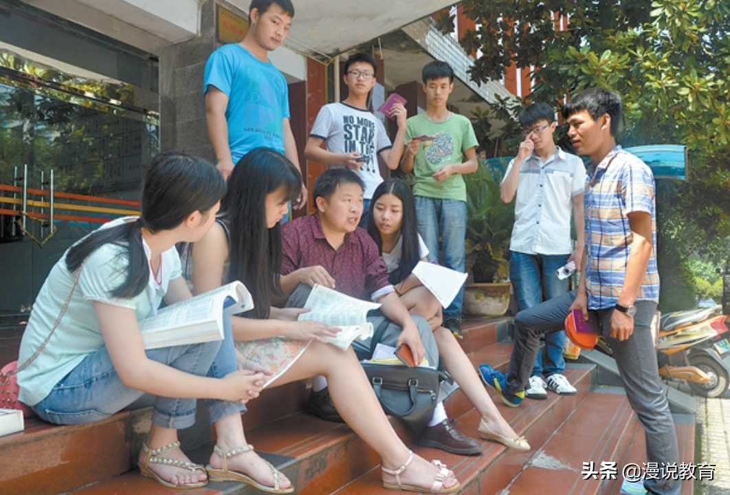 继中考改革之后，“高考复读”也被限制，网友表示：早该改革了