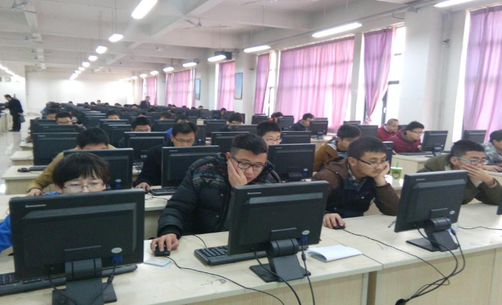 大一新生刚开学，有必要带电脑吗？辅导员给出的建议很中肯