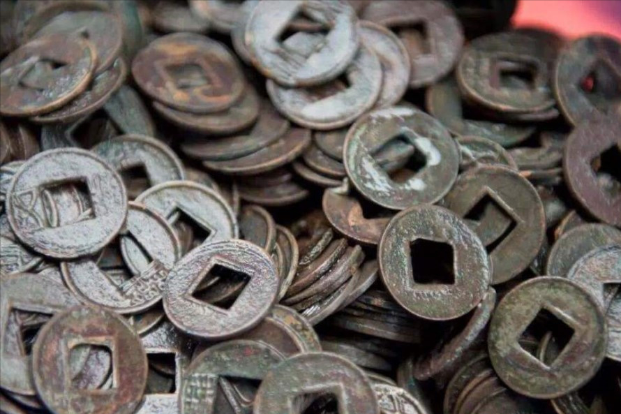 水浒中杨志丢了10万贯生辰纲，换算成现在的货币，相当于多少钱？