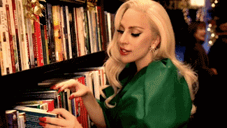 Lady gaga自曝遭性虐怀孕，但不愿透露人渣姓名，网友：炒作？