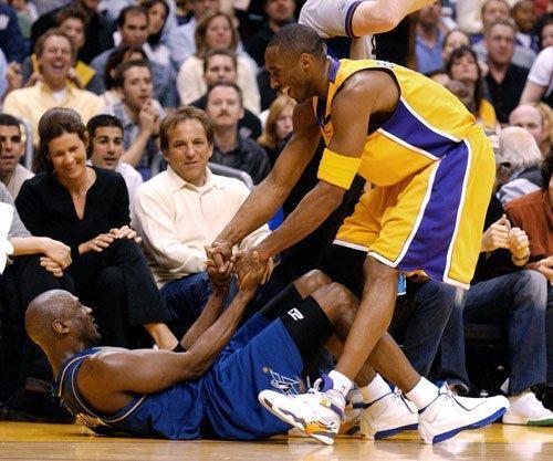 科比為什么可以提前進入nba（別嘴硬了！前隊友透露科比為何提前選秀 他只想提前和喬丹對位）