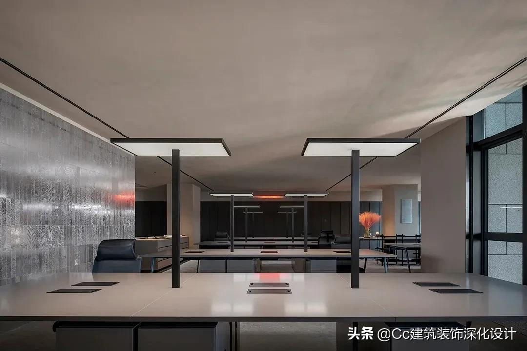「材料」明明是块瓷砖却有着金属的光泽和质感!太飒了