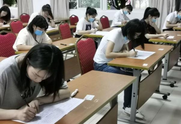 大学四年，既不入学生会也不当班干部，对学生未来发展有啥影响