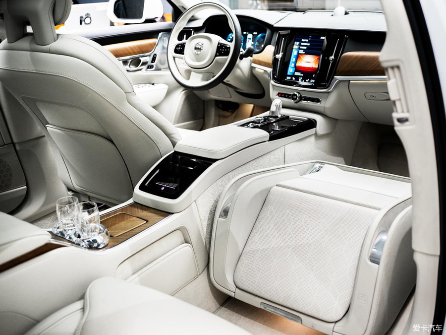 车载传真机真是活久见！体验经典老车Volvo S80四座版