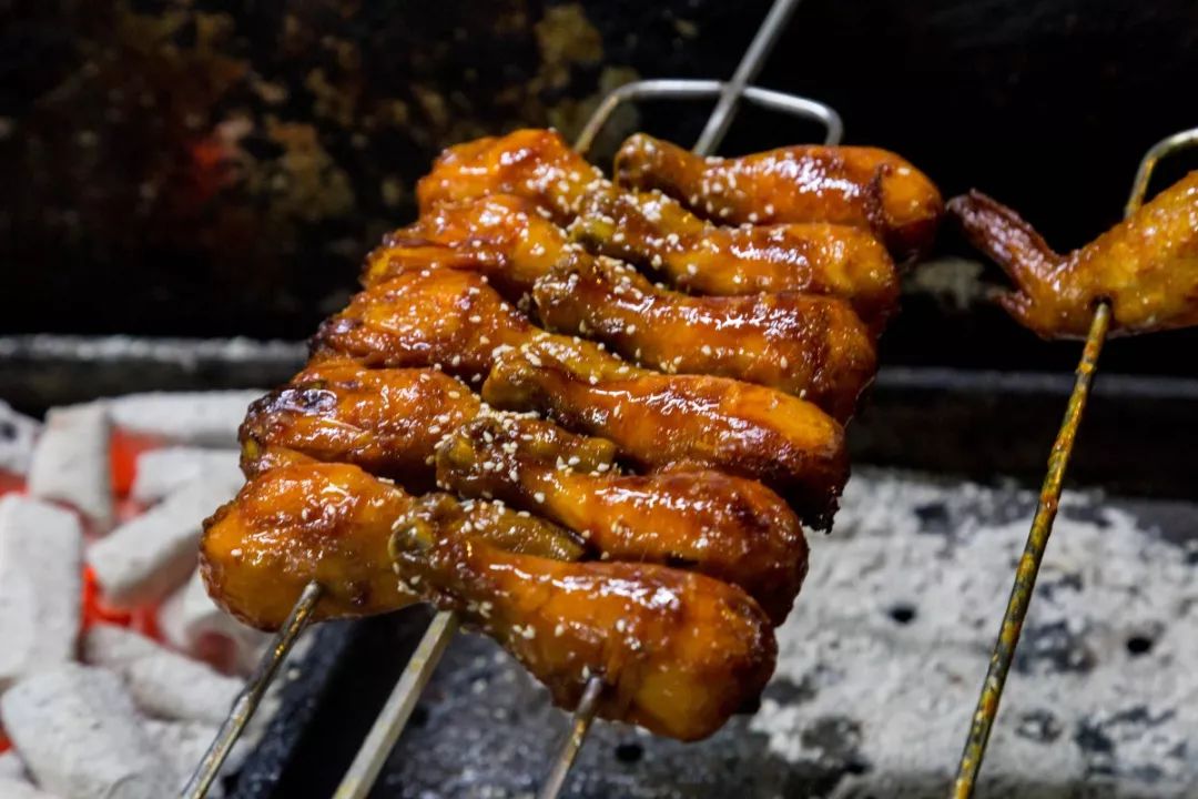 南京高校后街Battle战，一街更比一街香