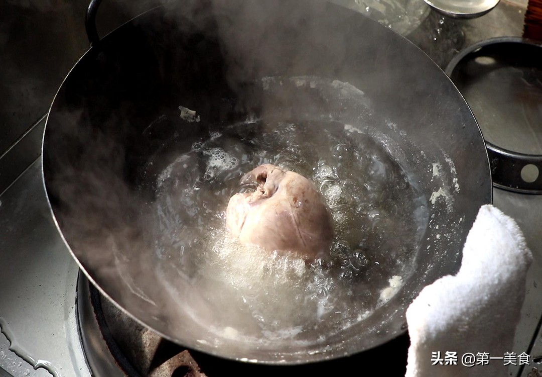 凉拌猪心怎么做（教你经典凉拌菜红油猪心的做法）