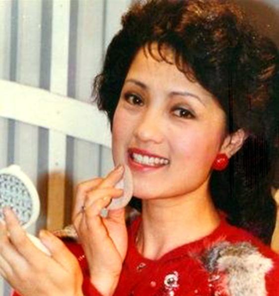 广东一枝花侯玉婷,差点为一个富豪而名声尽毁,淡泊名利得幸福