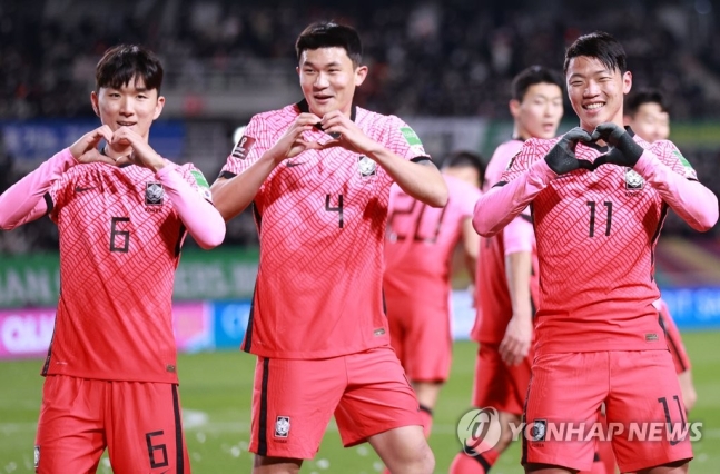 韩国男足世界杯4强(1-0！韩国队又赢了，反超伊朗登顶，超出国足8分，孙兴慜2次中柱)