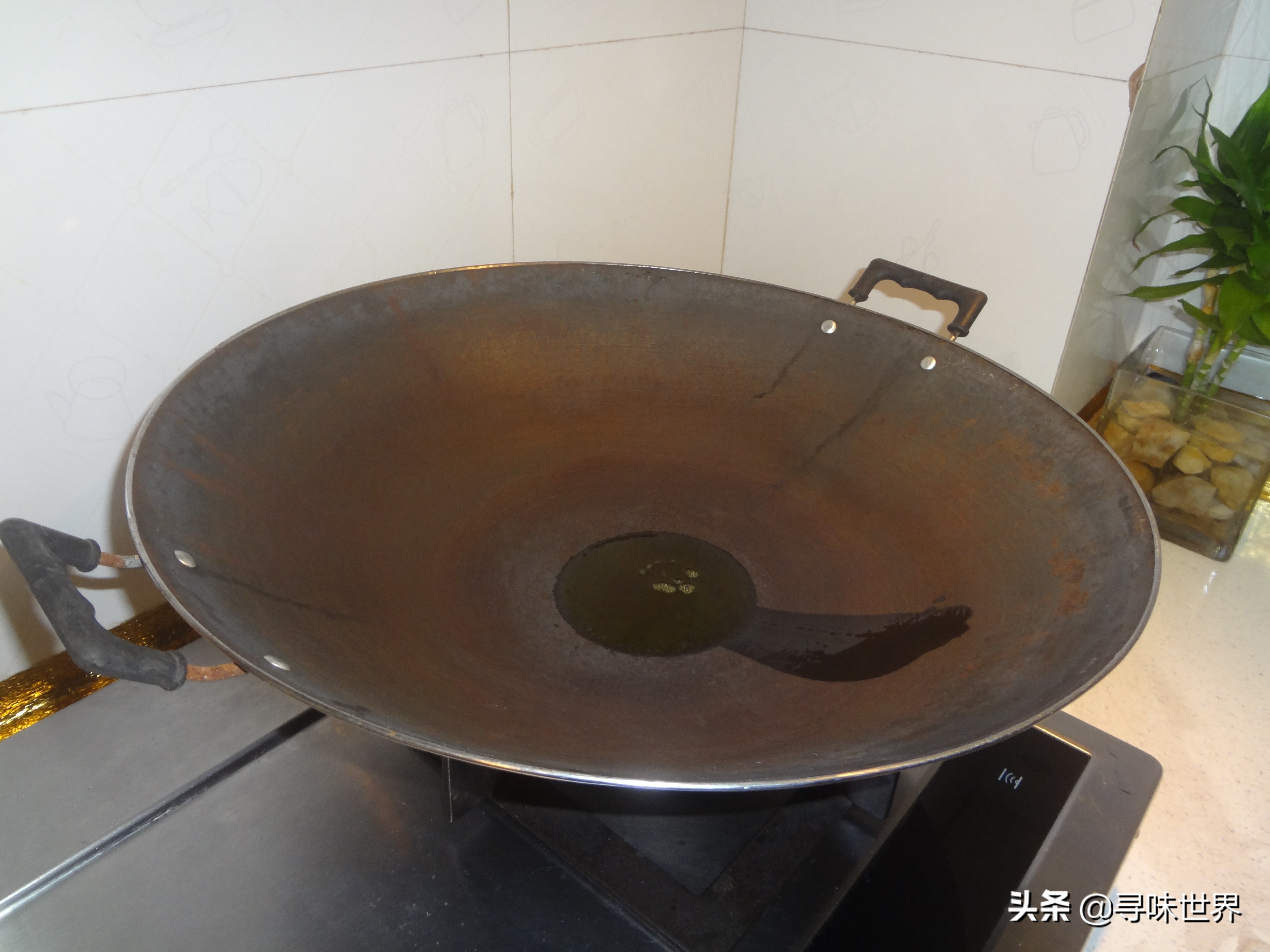 铁锅很多人用错了，难怪铁锅生锈又沾锅，这样做比不沾锅还好用