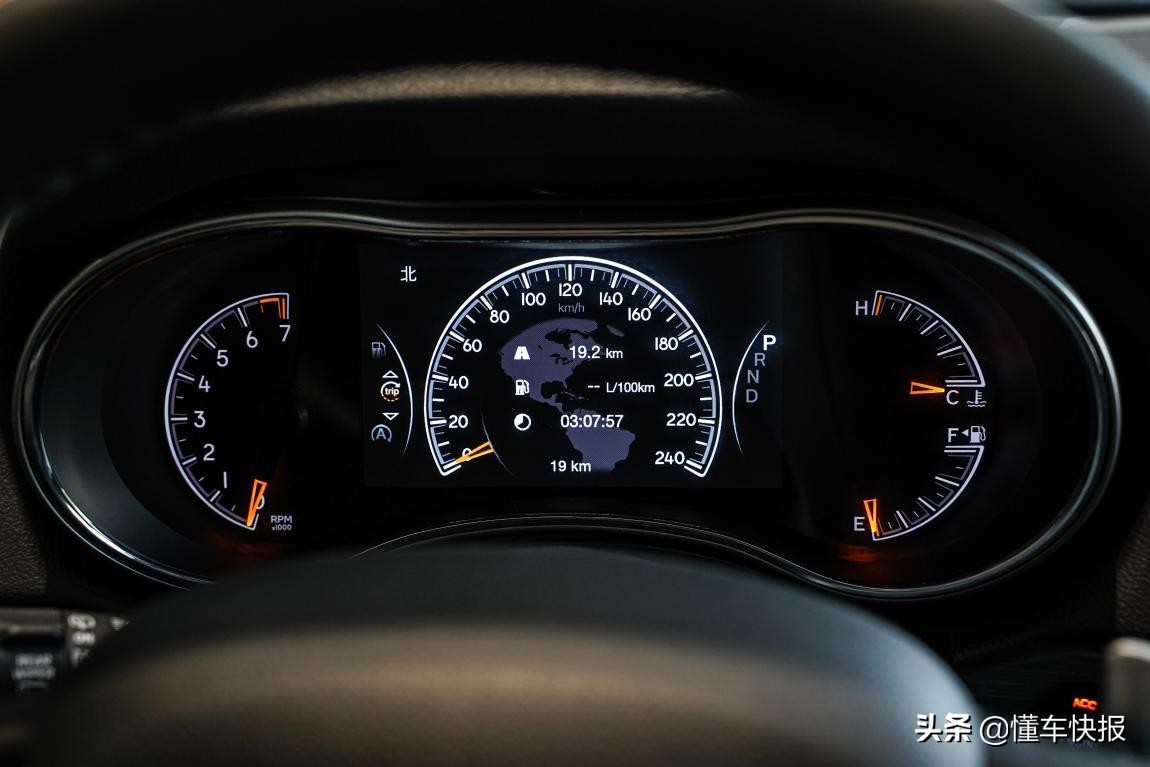 懂车探店：专业四驱搭配V6动力，40万即可入手进口Jeep大切诺基？