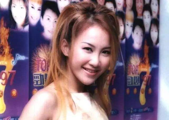 遗腹子被雪藏还一度失声，不认命成天后，36岁嫁豪门却生不出孩子