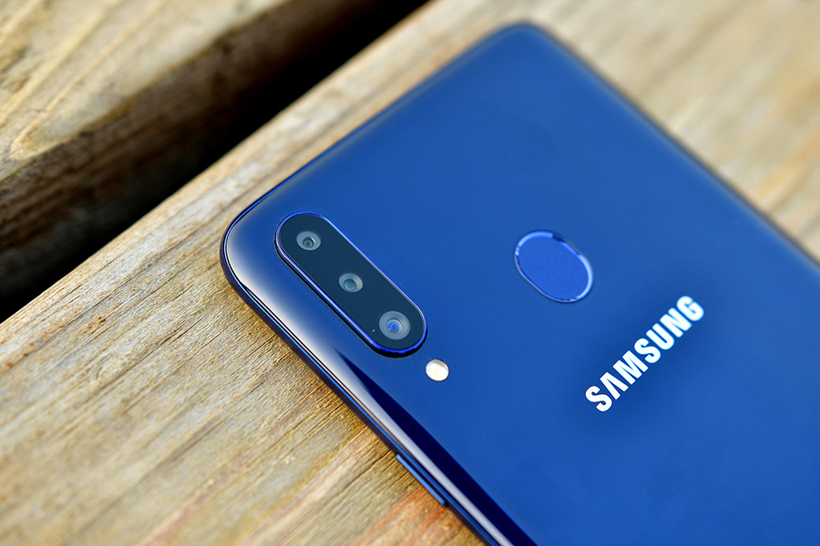 首先从外观上看,三星galaxy  a20s完全不像它的价格,反而更像一千日元