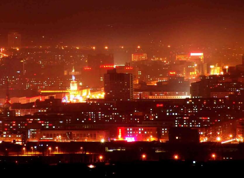 赤峰市人口分布：红山区46.9万，敖汉旗44.9万，林西县18.7万