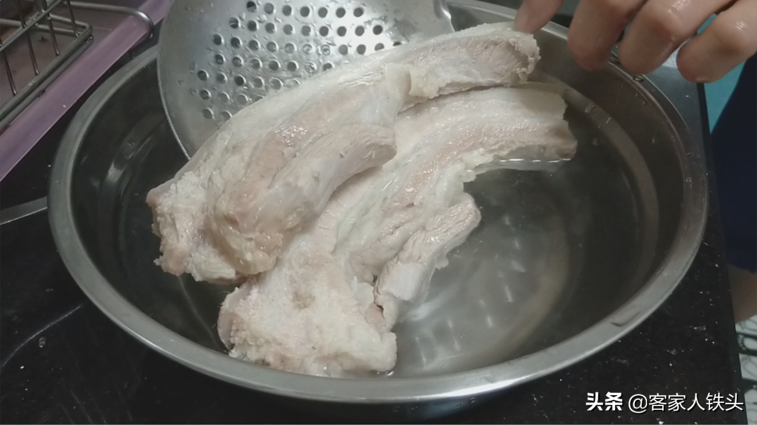 回锅肉，还是最爱妈妈教的这一个做法，简单好吃，比饭店做的还香