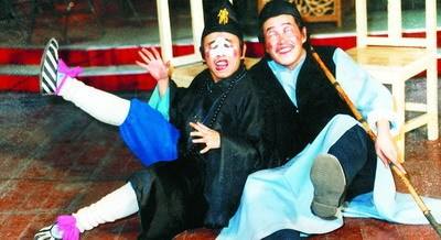 《卖拐》被砍4分钟见证兄弟情，潘长江却说与赵本山合作很可怕？