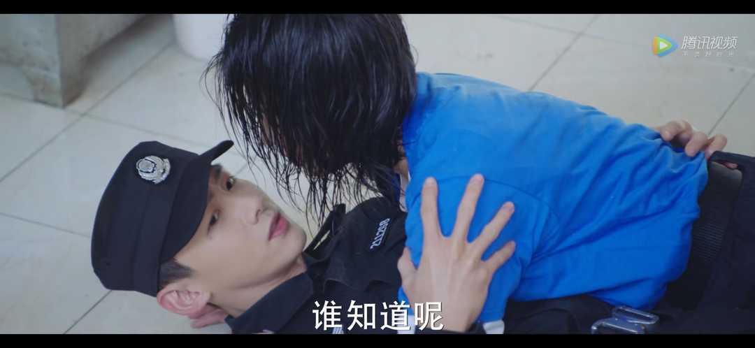 《你是我的城池营垒》前8集白敬亭笑点合集,摔倒竟然不一把推开)