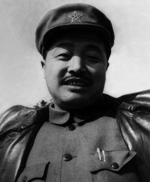 贺龙元帅策马扬鞭威震四方