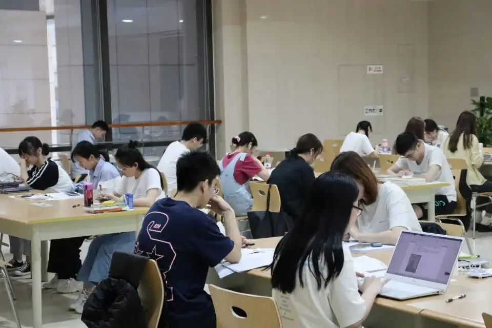 重庆最美图书馆：超6万平米，亮相人民日报，获国家建筑最高奖