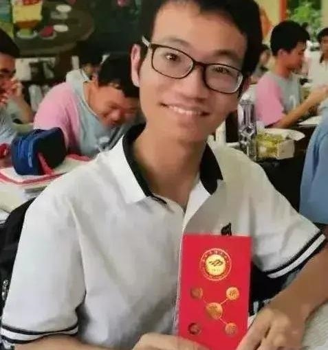 2021年高考成绩揭晓，“蒙神”数学150，总分728，会写小说会编程