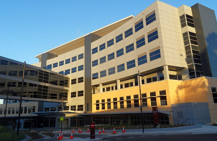 研究生“天价”学费专业曝光，最高费用60万，网友：贫穷限制想象