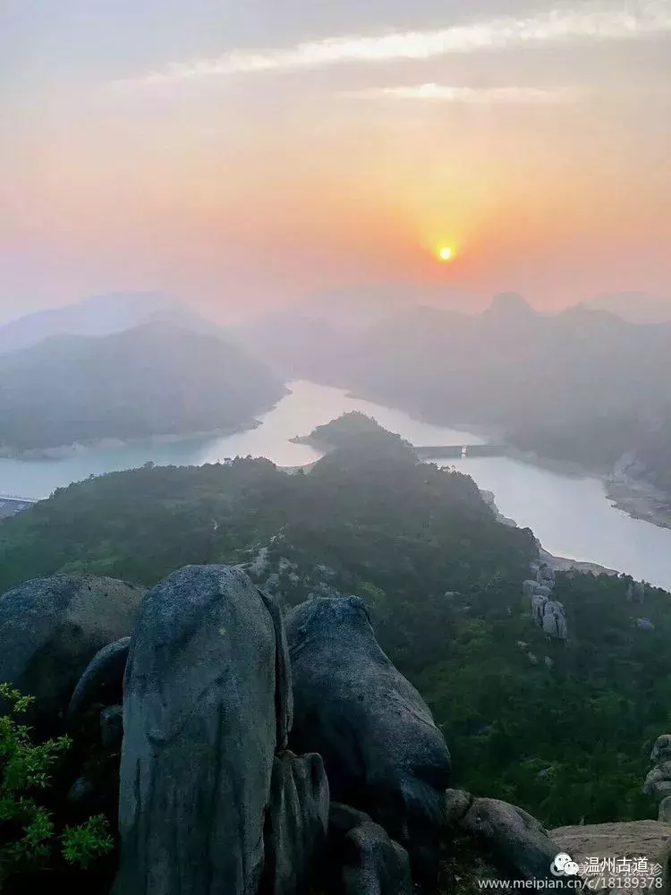 孤峰傲影:百家尖丨山色秀丽,景色无边