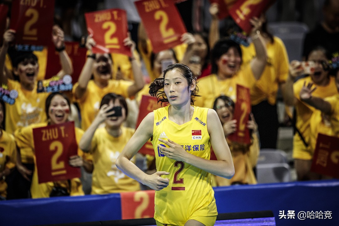 中国队勇夺世界杯成龙(巴西奥运冠军看好中国女排东京夺金，有幸演《夺冠》，与成龙同框)