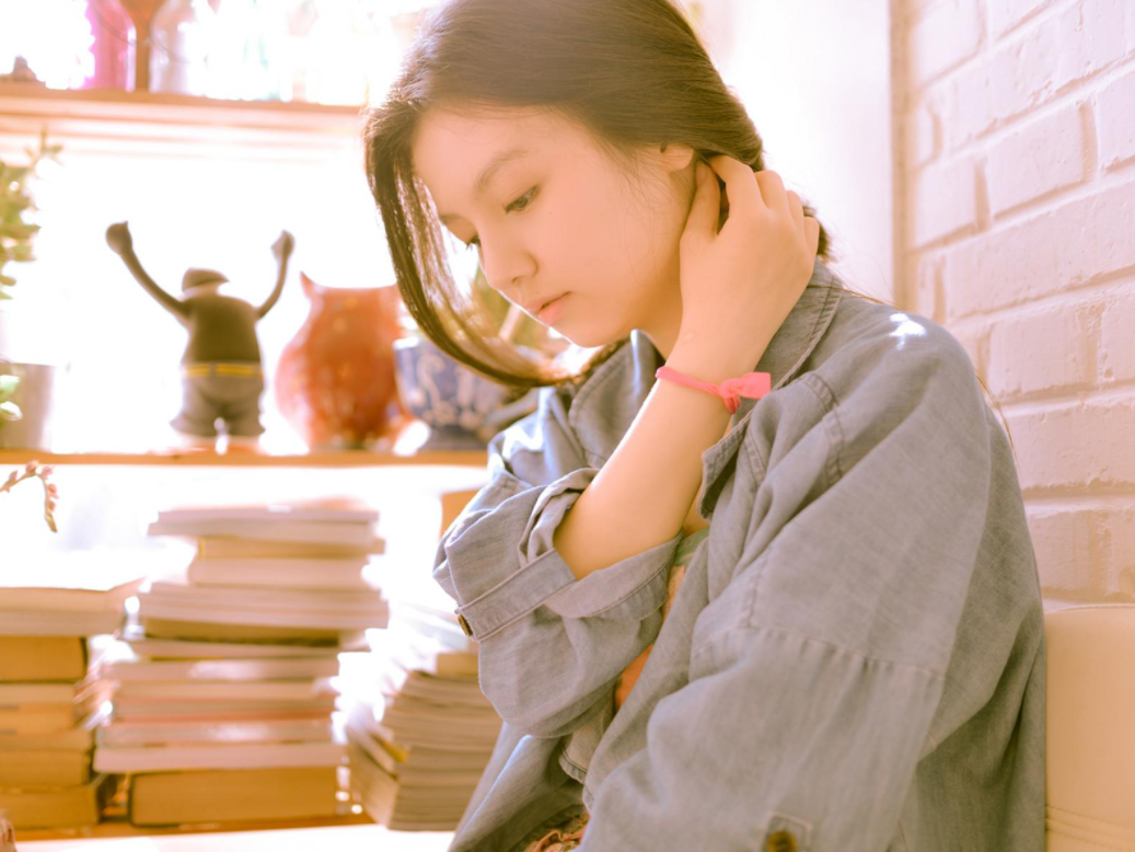 女人不爱你了，不会直接明说，而是用4种暗示让你提分手
