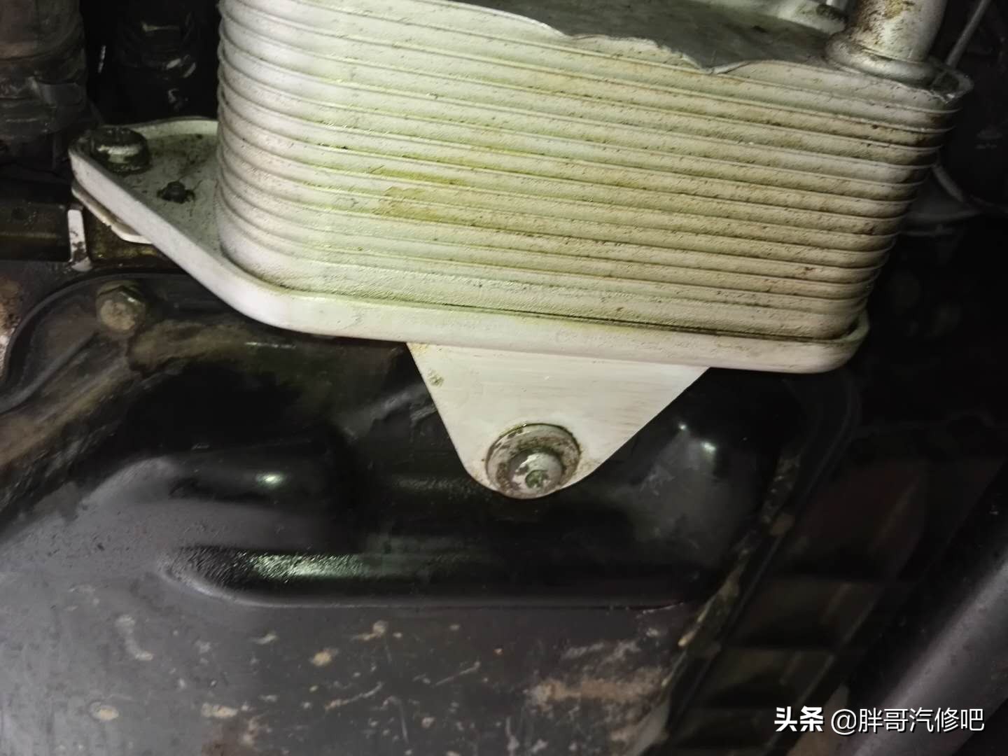 12年车龄23万公里奥迪A6L，2.4V6发动机全方位漏油维修