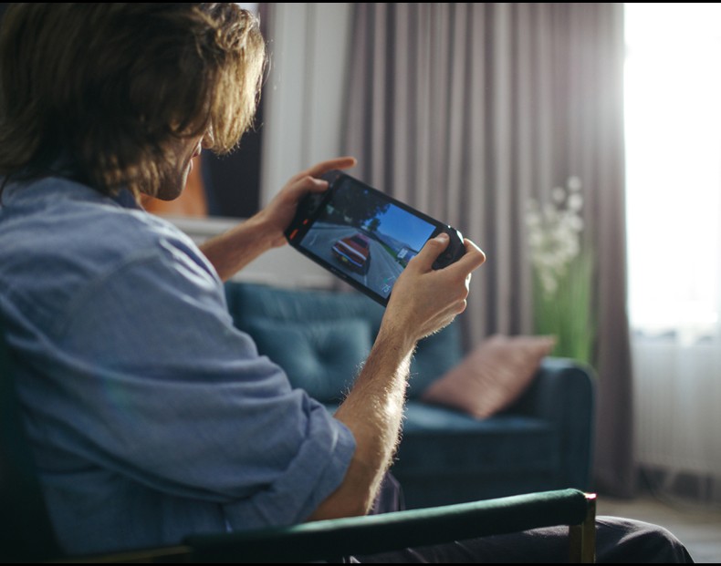 能玩赛博朋克2077的PC掌机 还是国产品牌，选它还是Switch？