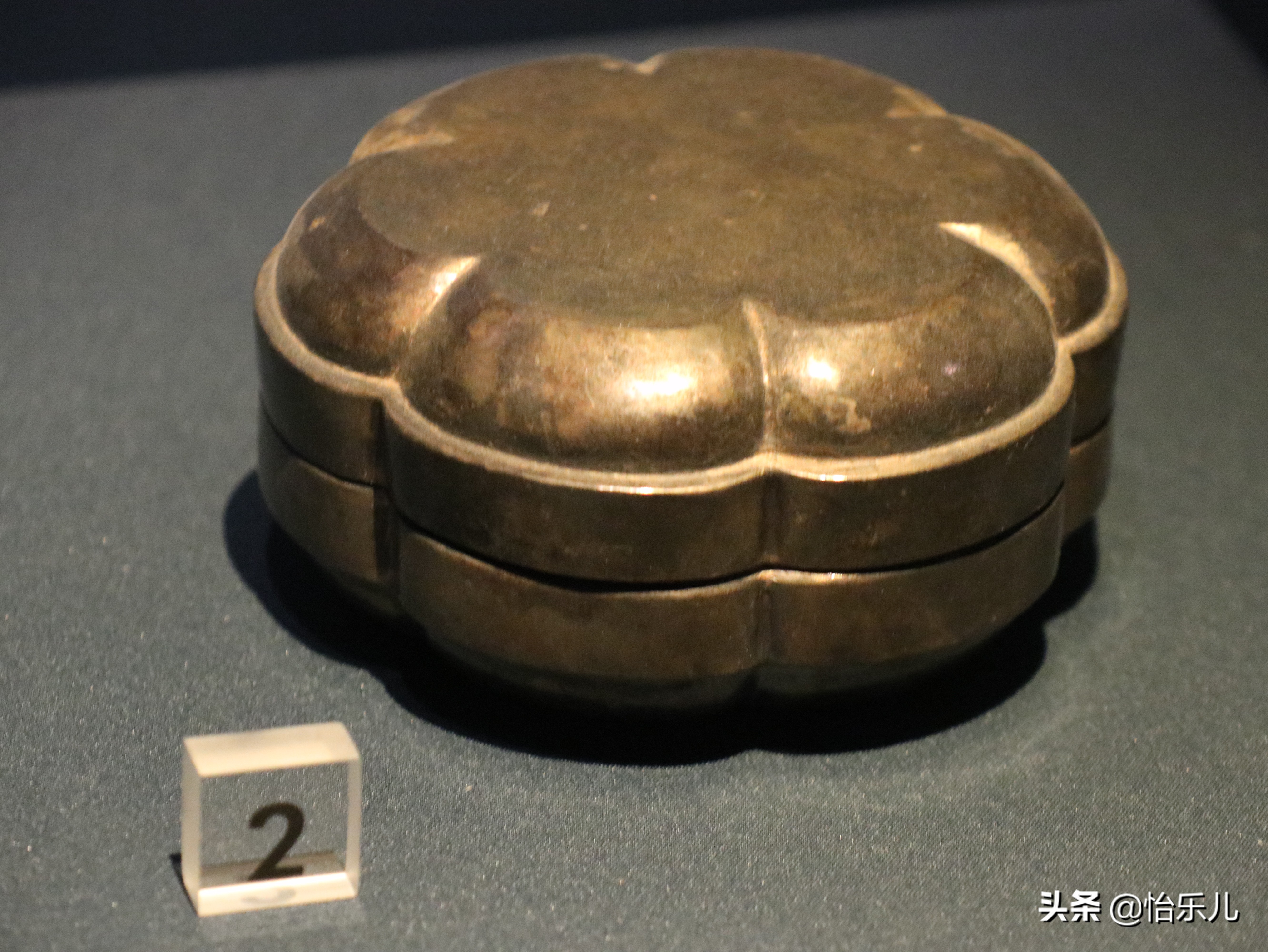 苏州一座墓出土54件元代金银器，纯度高型别致，还件件纹美艺精