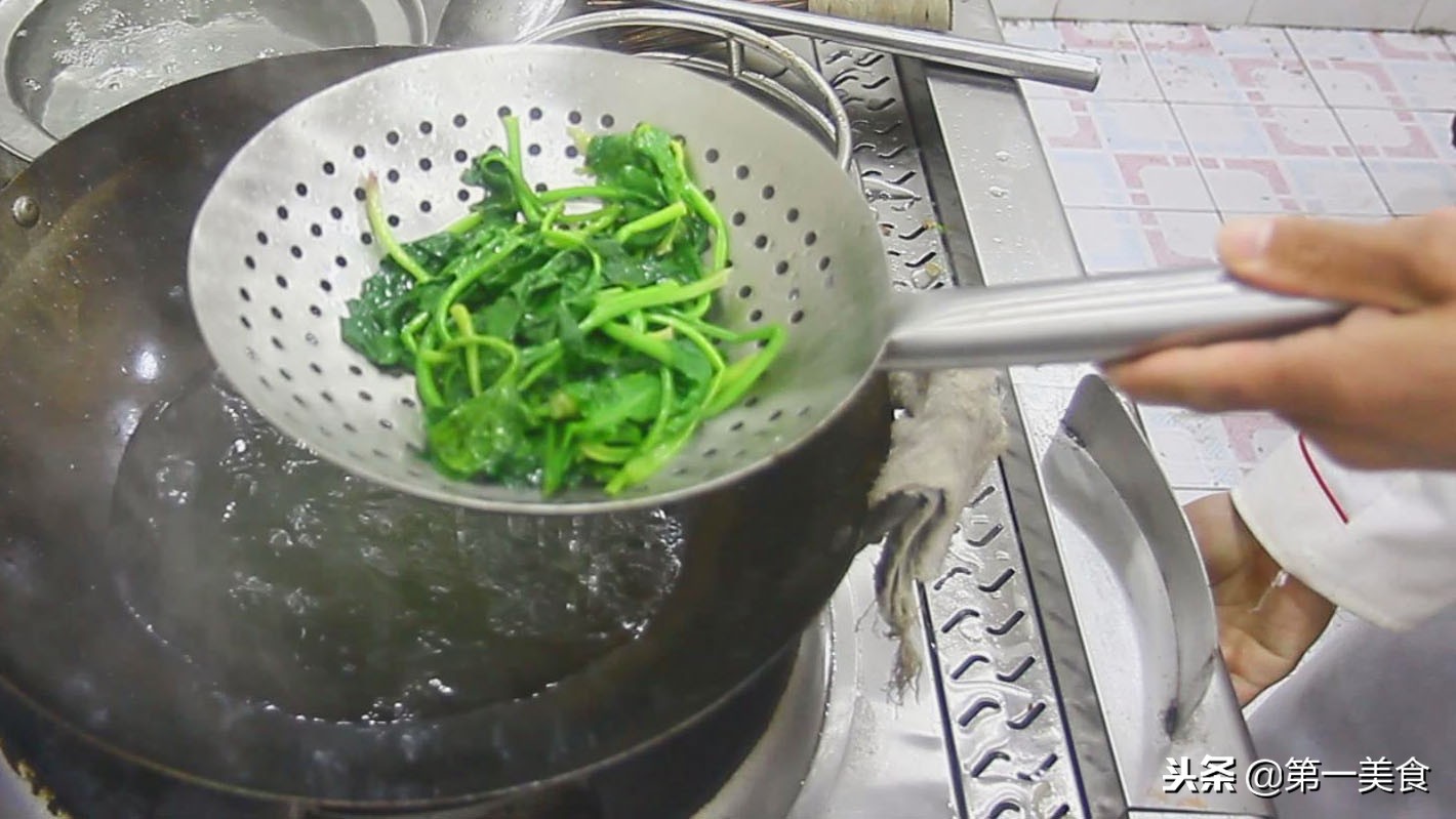 春季养肝正当时，建议吃这6样，被称为“强肝王”，遇到别手软