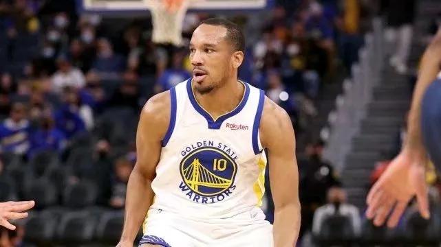 为什么nba每年淘汰那么多球员(NBA 失业狂潮来袭！疯狂24小时超70人下岗为啥有人刚签就裁？)