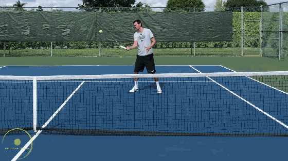 网球腕关节(【网球手腕运动3】详解截击手腕，攻击性截击、放小球任意转换！)
