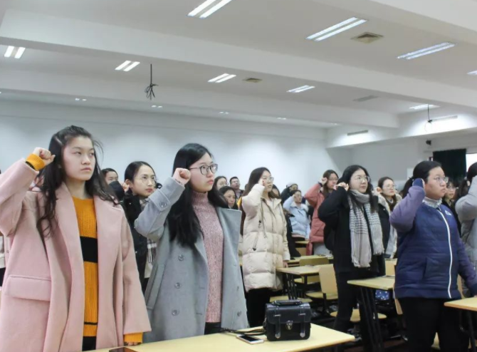 学生在校期间想入党，决定权在谁手中？提前了解少走弯路