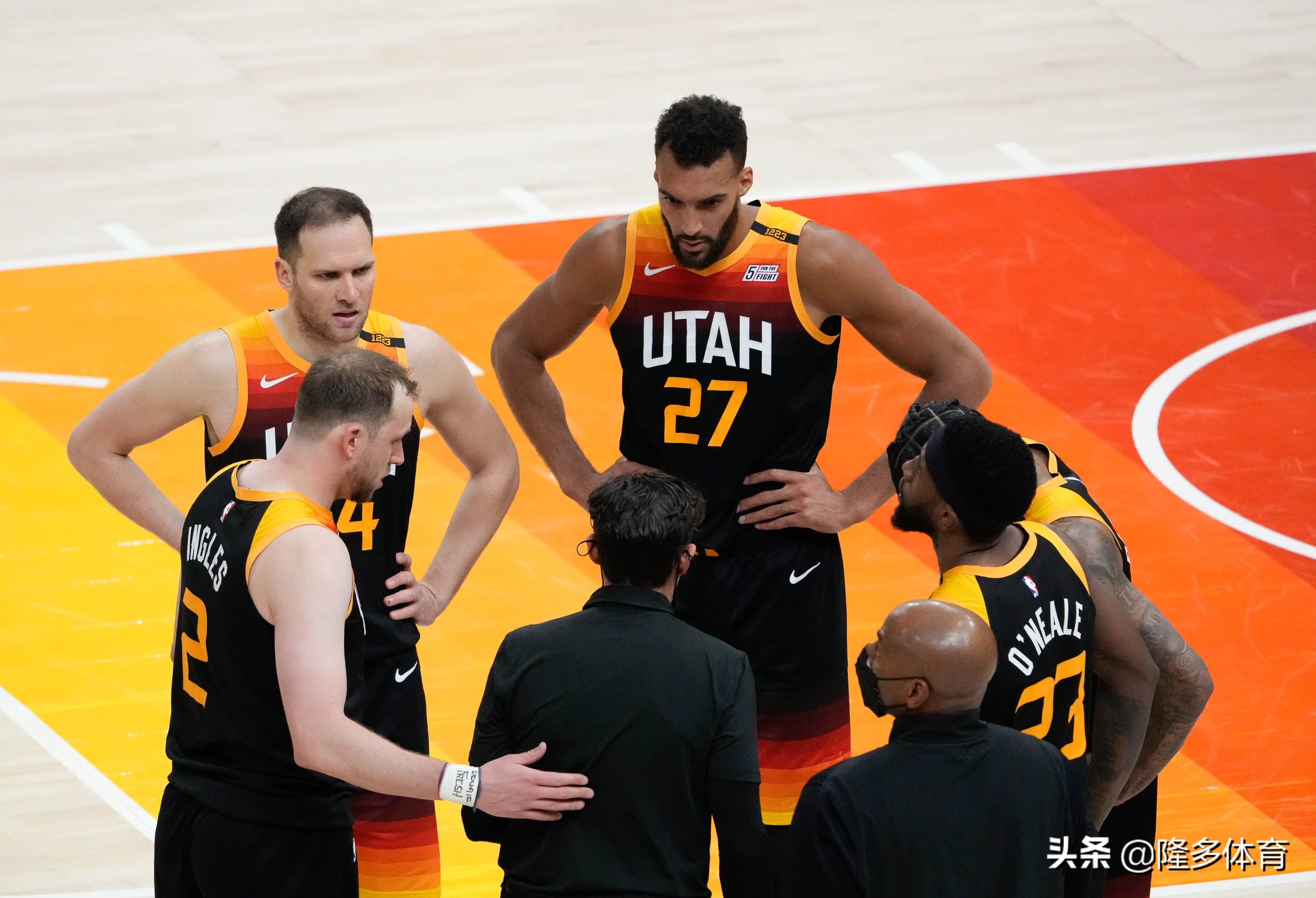 nba篮球大师开局选谁(NBA逆转大师泰伦卢，多次0-2开局翻盘，总决赛1-3翻盘载入史册)