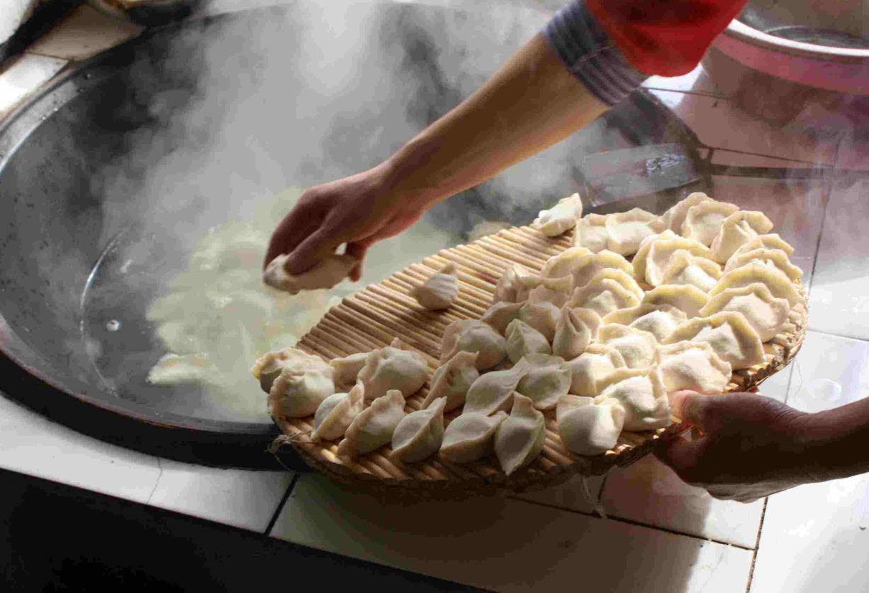 煮饺子用冷水还是热水(蒸饺子要蒸多少分钟)-始兴思宇科技