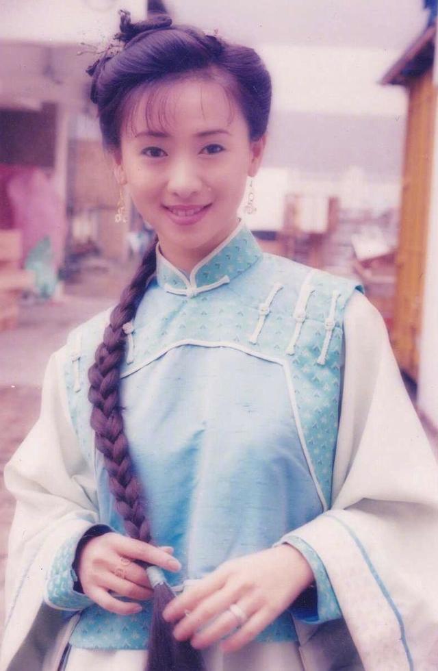 年轻时的翁虹，美貌倾城，仿佛人间尤物